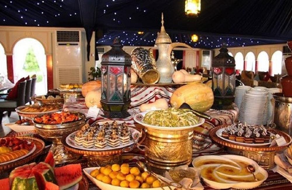 Баня в уразу. Ифтар Тунис. Ramadan ифтар. Традиционная мусульманская еда. Праздничный стол на Рамадан.