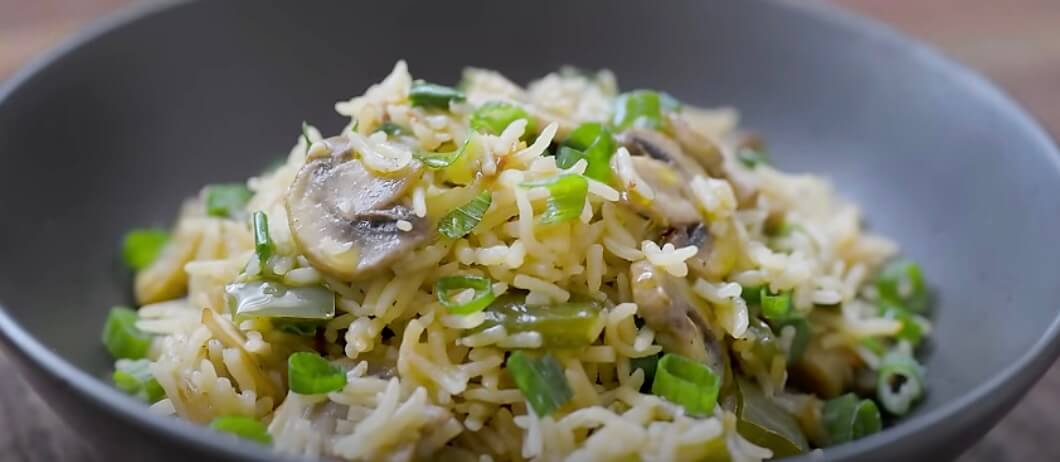 Savory Mushroom Rice Delight: A Quick and Easy Vegetarian/Vegan Recipe