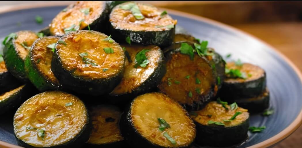 Zesty Zucchini Surprise: Stir-Fried with Garlic and Paprika