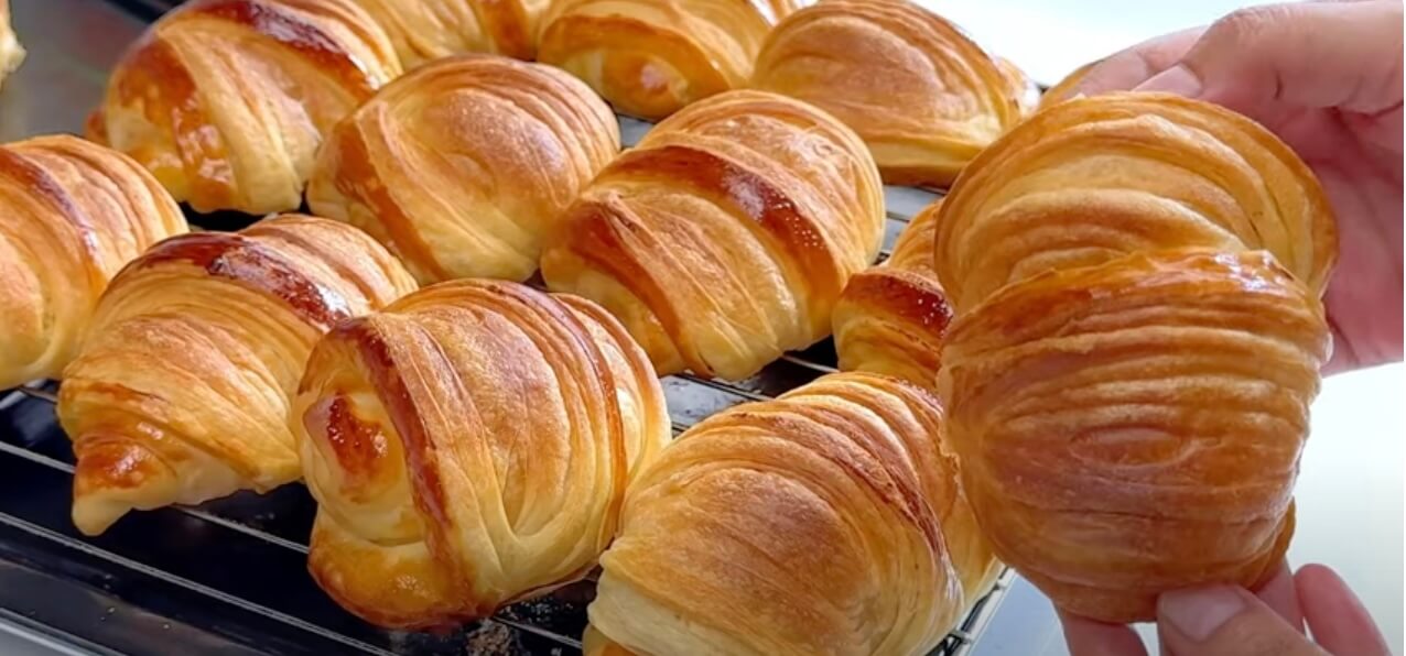Golden Crust Perfection: Butter Puff Pastry Bread
