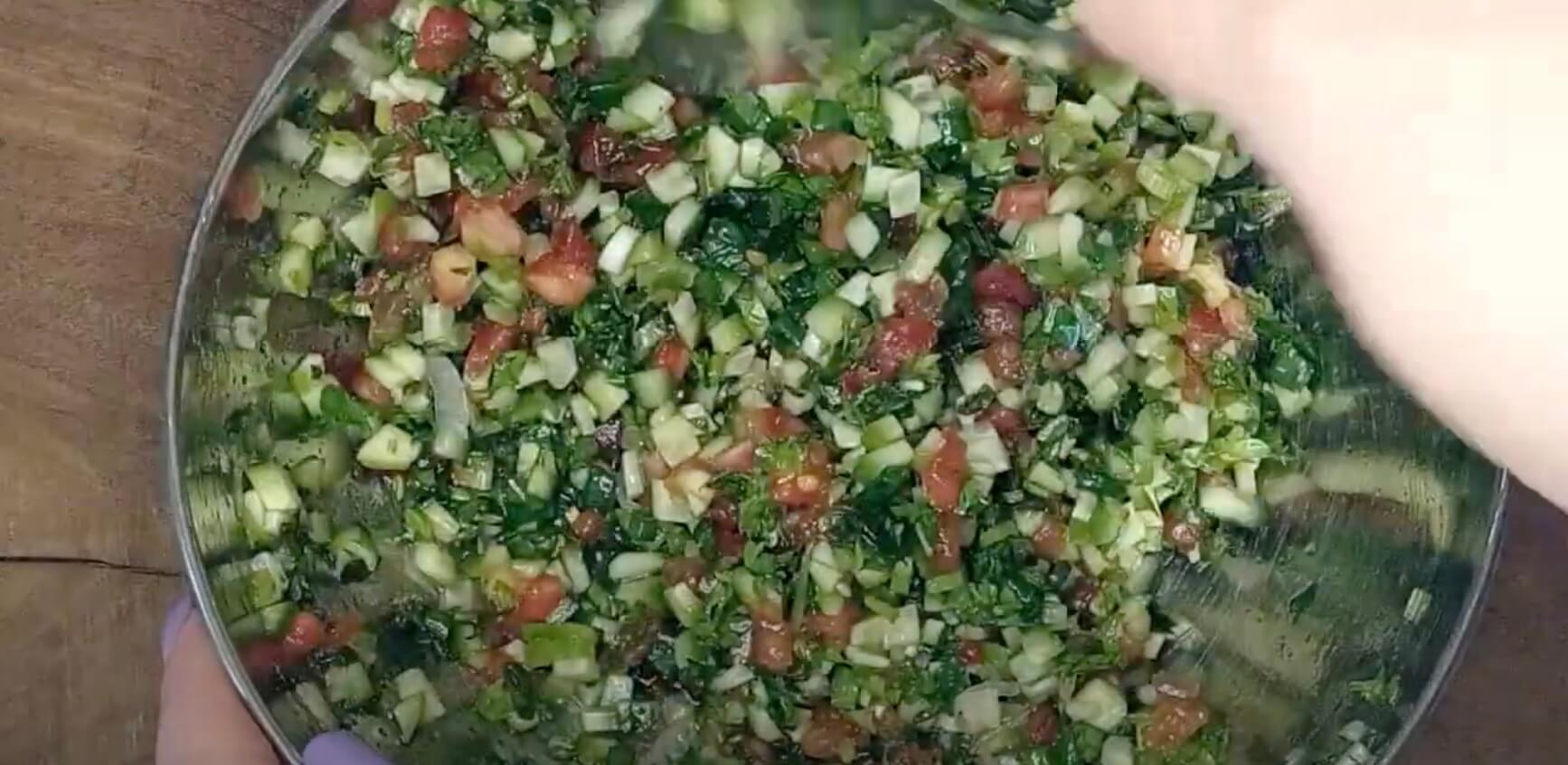 Garden Fresh Choban Salatası: A Burst of Flavor in Every Bite!