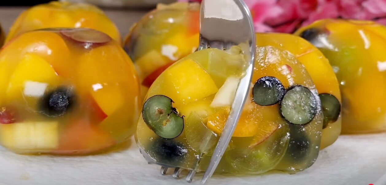 Fruity Gems: Refreshing Citrus & Berry Balls