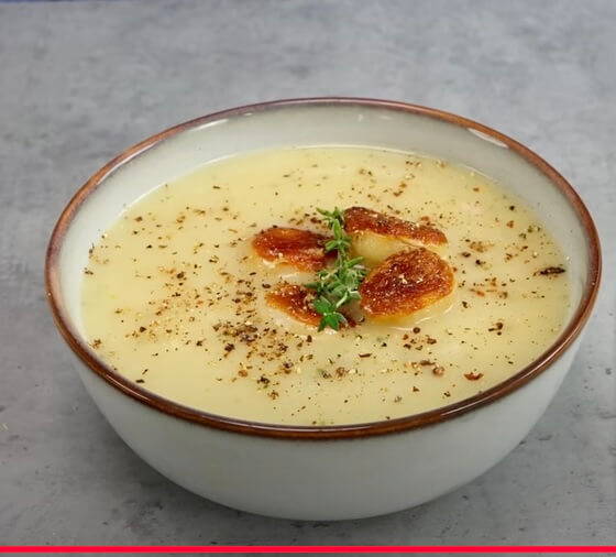 Creamy, Dreamy & Vegan: French Garlic Soup to Warm Your Soul!