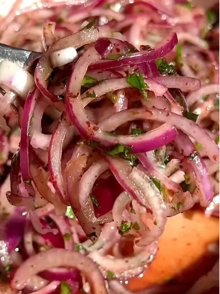 Sumac-Kissed Onions: A Taste of Turkey in Every Bite!