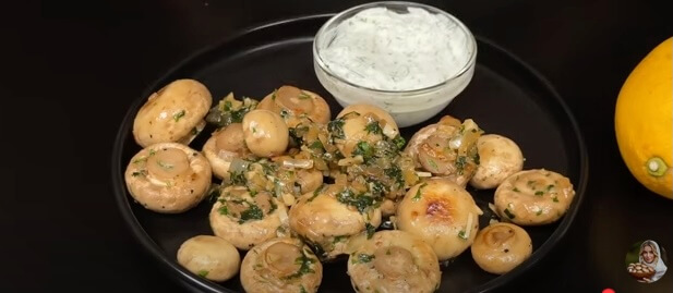 Garlic-Infused Mushroom Delight: A Savory Sensation Beyond Meat!