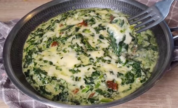 Sun-Dried Tomato & Gouda Spinach: A Creamy Culinary Adventure!