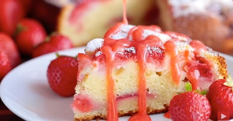 Heavenly Strawberry Cake: Easy Recipe with a Fresh Berry Drizzle!