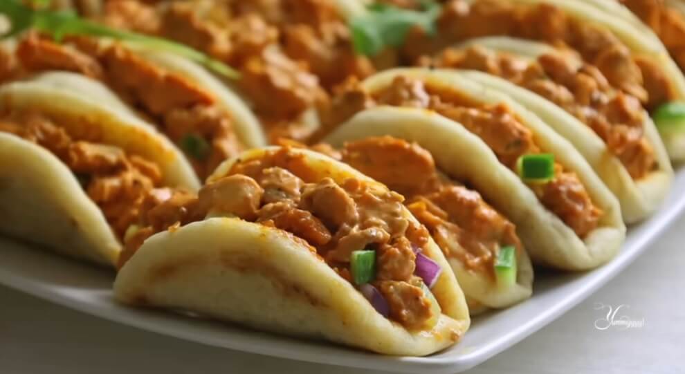 Mini Pita Bliss: Savory Chicken Delight with Sriracha Twist!