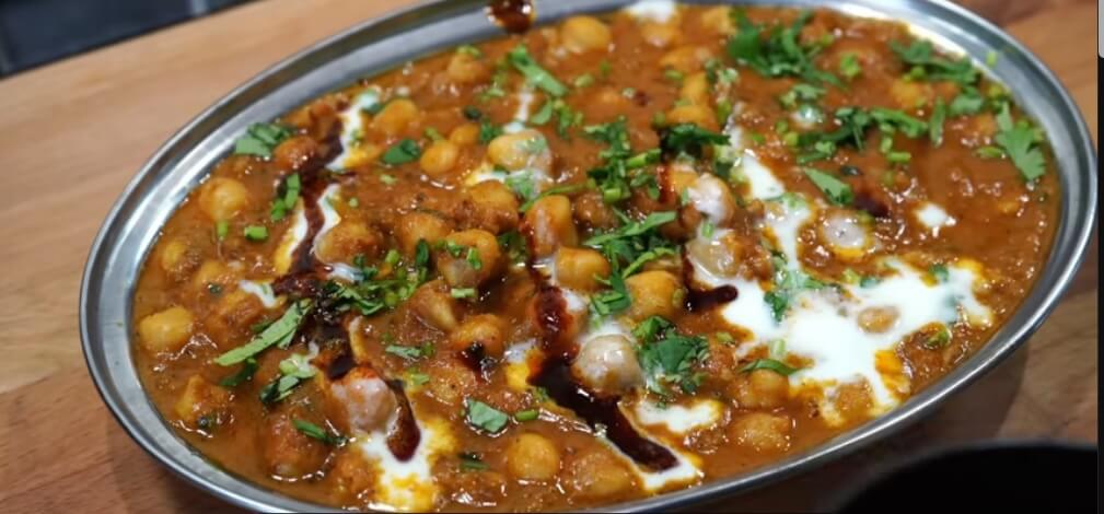 Gourmet Chickpea Delight: Effortless Butter Masala Recipe!