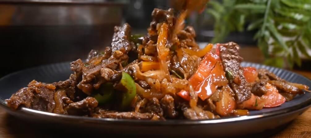 Caramelized Onion Bliss: The Ultimate Steak Stir-Fry!