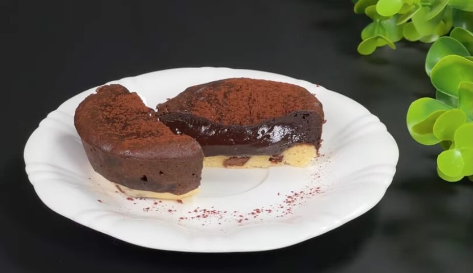 Choco-Lava Bliss: Whip Up This 4-Ingredient Cake in No Time!