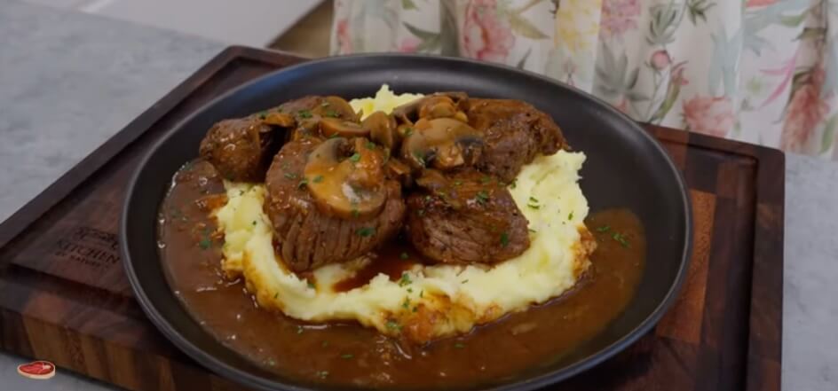 Sizzling Sirloin: Indulgent Mushroom Cream Sauce & Dreamy Mash