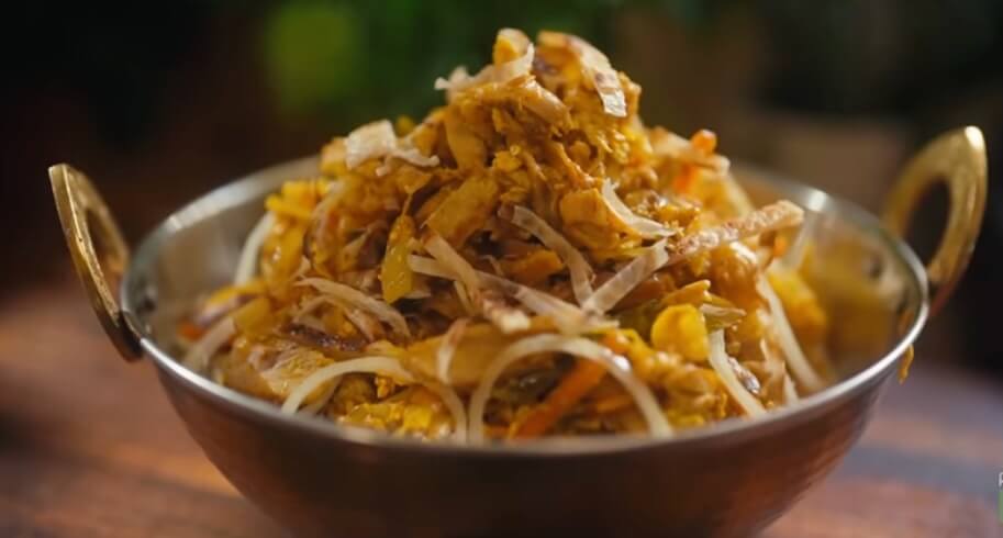 Curry Kottu Bliss: Chicken Meets Roti in a Flavor Fiesta!