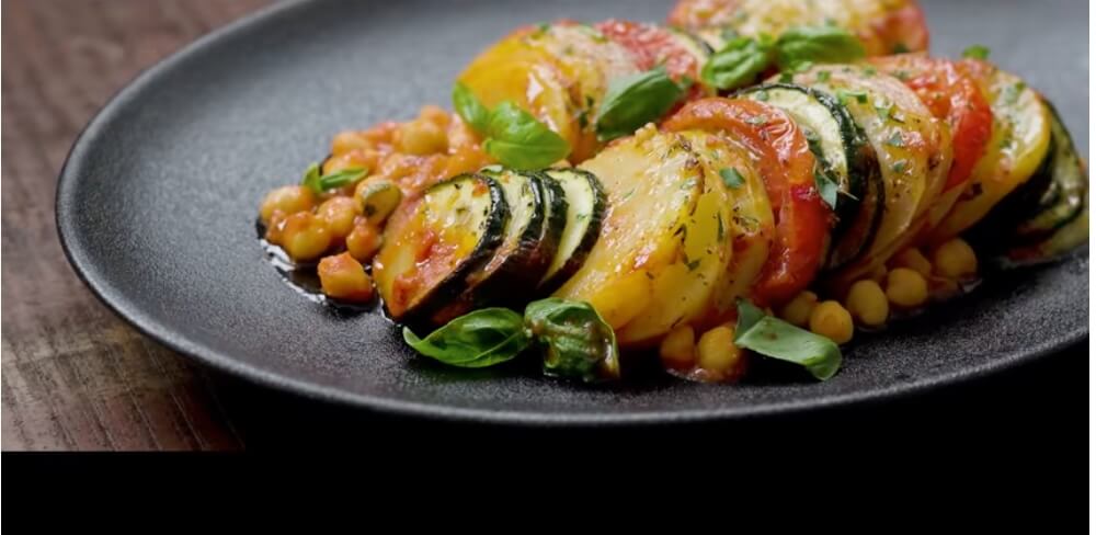 One-Pan Wonder: Chickpea & Vegetable Casserole Magic!