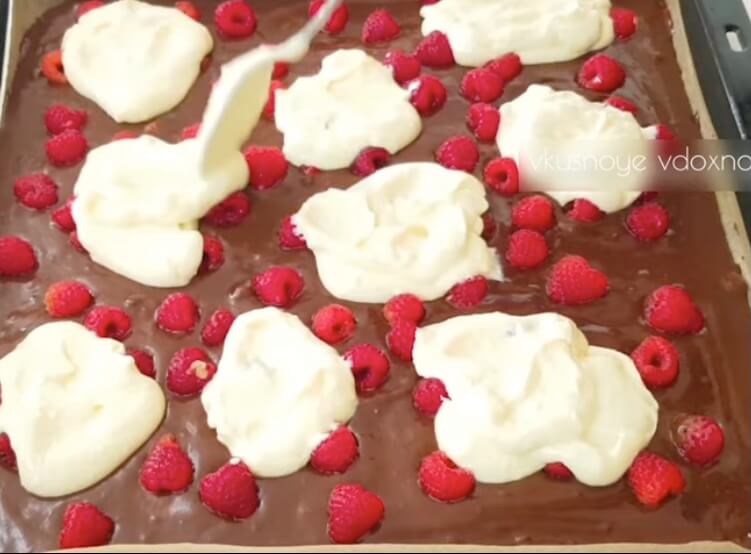 Berrylicious Chocolate Cream Cheese Cake: A Slice of Paradise