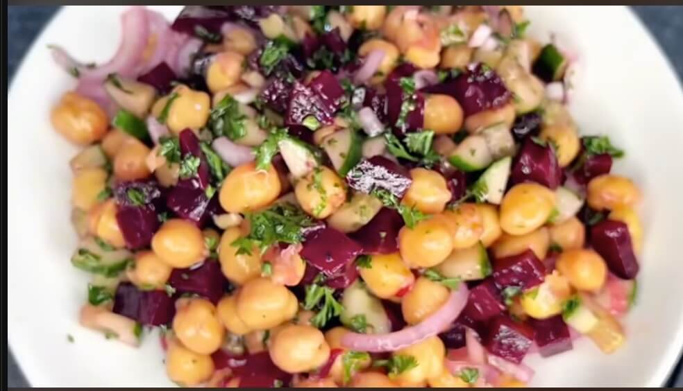 Mediterranean Magic: Refreshing Beetroot & Chickpea Fusion