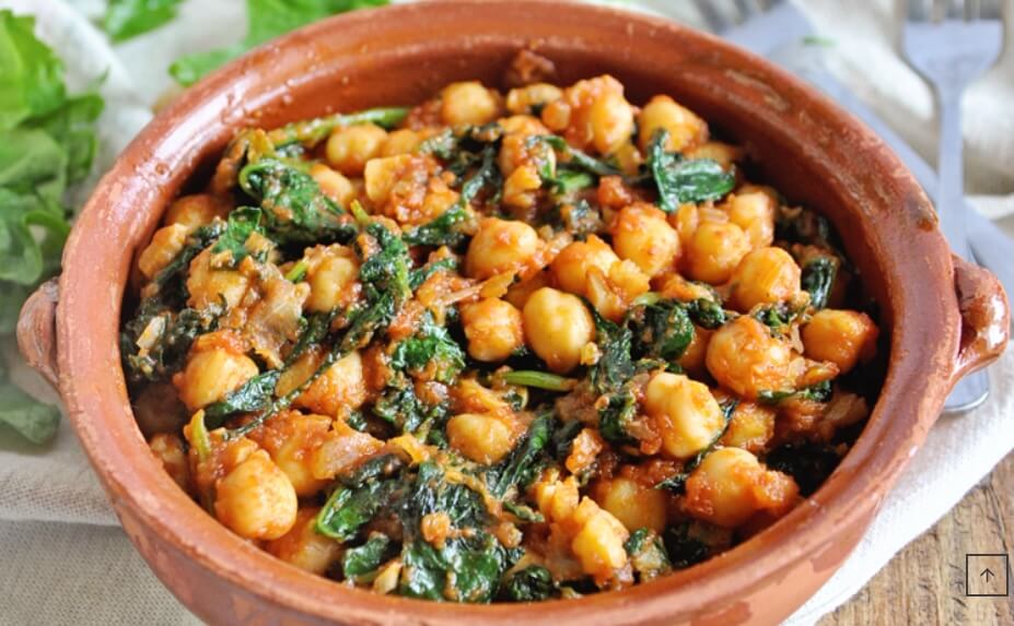Flavorful Fusion: Smoky Spinach & Chickpeas à la Española