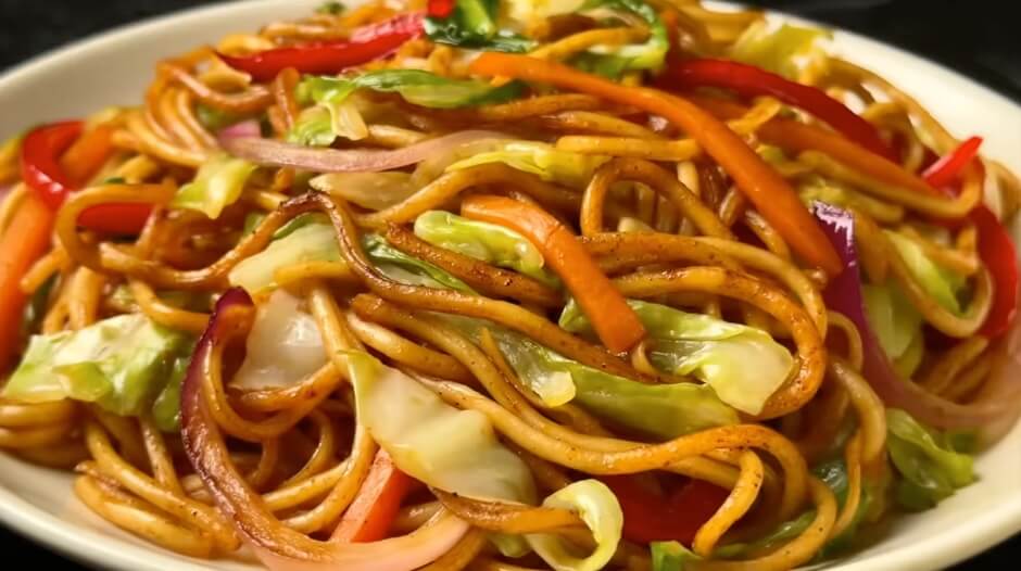 Noodle Nirvana: Whip Up Takeout-Style Veggie Chow Mein!