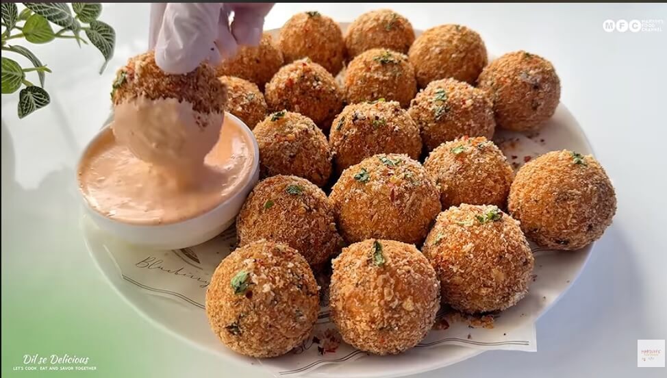 Chili Crunch Delight: Garlic Potato Balls to Spice Up Your Snack!