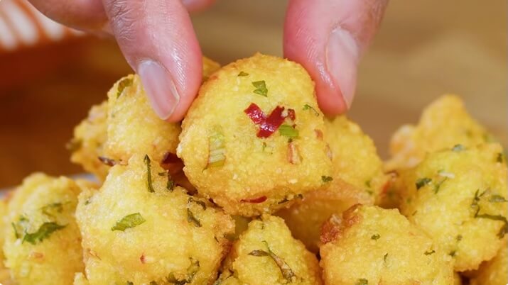 Spicy Delights: Gato Pima – Mauritius' Flavorful Chilli Cakes!