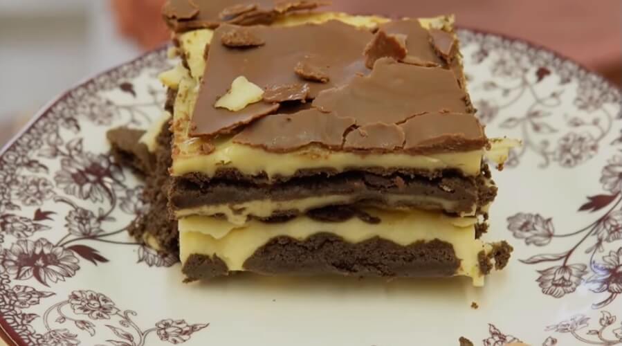Chocolate Dreams: Your 10-Minute No-Bake Biscuit Cake Awaits!
