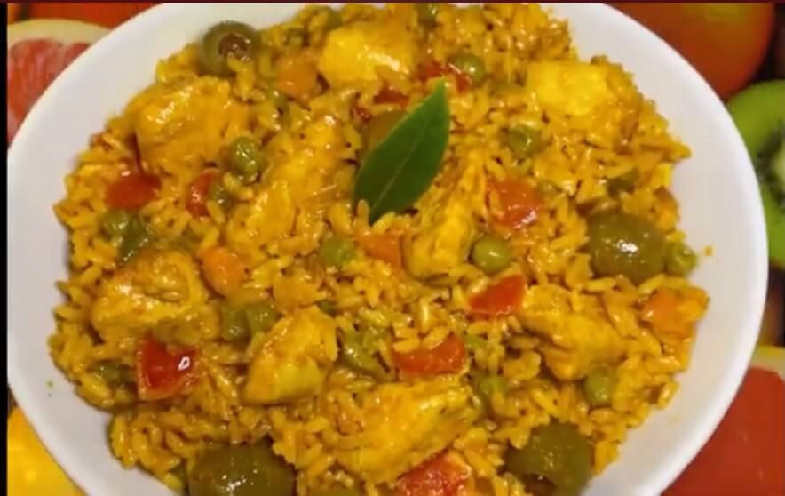 Fiesta in a Bowl: Colorful Panamanian Arroz Con’ Pollo